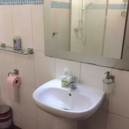 Air Conditioned 1 Bedroom Apt With Wi-fi & Patio
