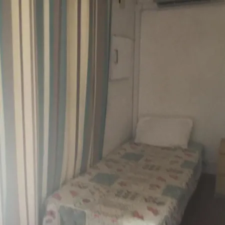 דירה Air Conditioned 1 Bedroom Apt With Wi-fi & Patio