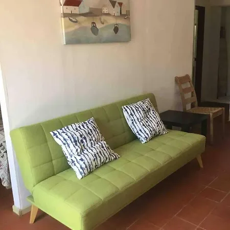 Air Conditioned 1 Bedroom Apt With Wi-fi & Patio * אלבופיירה