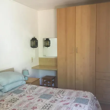 Air Conditioned 1 Bedroom Apt With Wi-fi & Patio דירה