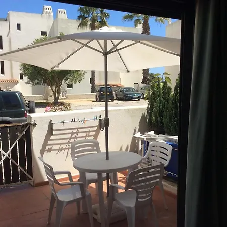 דירה Air Conditioned 1 Bedroom Apt With Wi-fi & Patio