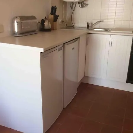 Air Conditioned 1 Bedroom Apt With Wi-fi & Patio. * Albufeira