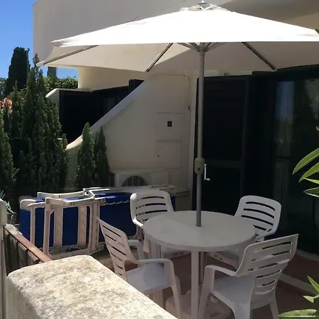 Apartment Air Conditioned 1 Bedroom Apt With Wi-fi & Patio.