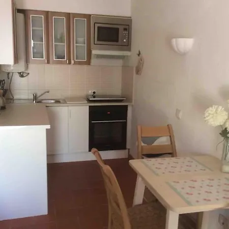 Air Conditioned 1 Bedroom Apt With Wi-fi & Patio. * Albufeira