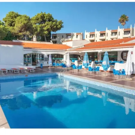 Air Conditioned 1 Bedroom Apt With Wi-fi & Patio. Apartment Albufeira